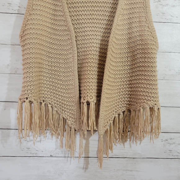 She and Sky Tan Khaki Crochet Fringe Vest Fits Medium - Picture 3 of 8